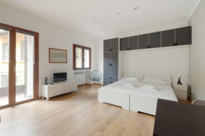 Bright Studio with Balcony in Milan